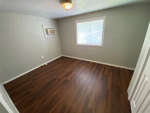 109 Birchwood Dr in Willis, TX - Building Photo - Building Photo