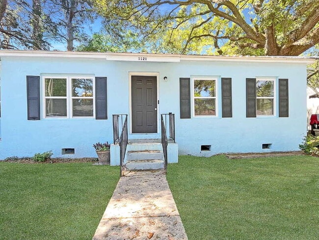 property at 1121 E 53rd St