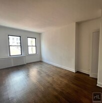 235 W 22nd St in New York, NY - Building Photo