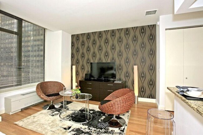 1 Hanover Square, Unit 21R in New York, NY - Building Photo - Building Photo