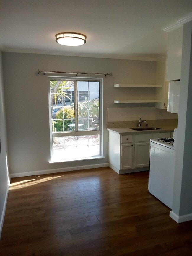 1357 Edgecliffe Dr, Unit #1