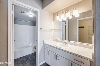 5151 E Guadalupe Rd, Unit B1 in Phoenix, AZ - Building Photo - Building Photo