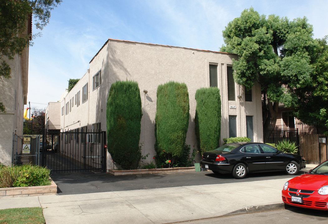 5017 Tilden Ave in Sherman Oaks, CA - Foto de edificio