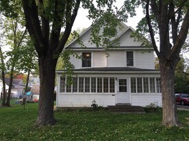 563 W 4th St, Unit First Floor in New Richmond, WI - Building Photo