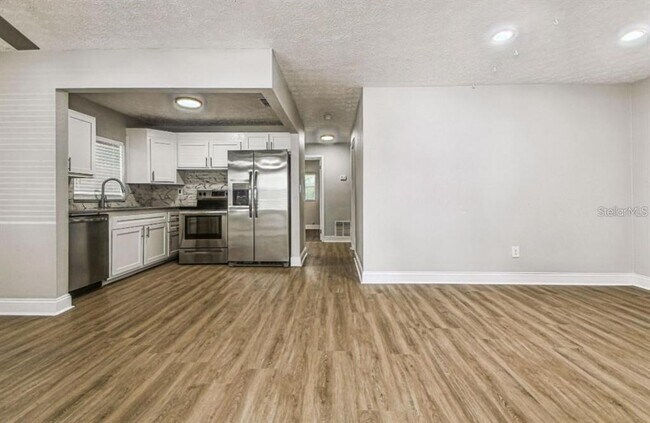 10215 N 23rd St in Tampa, FL - Building Photo - Building Photo