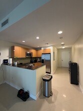 1060 Brickell Ave, Unit 2215 in Miami, FL - Building Photo - Building Photo