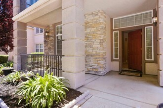 10231 Reflection Ln in Stockton, CA - Foto de edificio - Building Photo