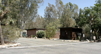 Roadrunner Mobile Home Park Apartments