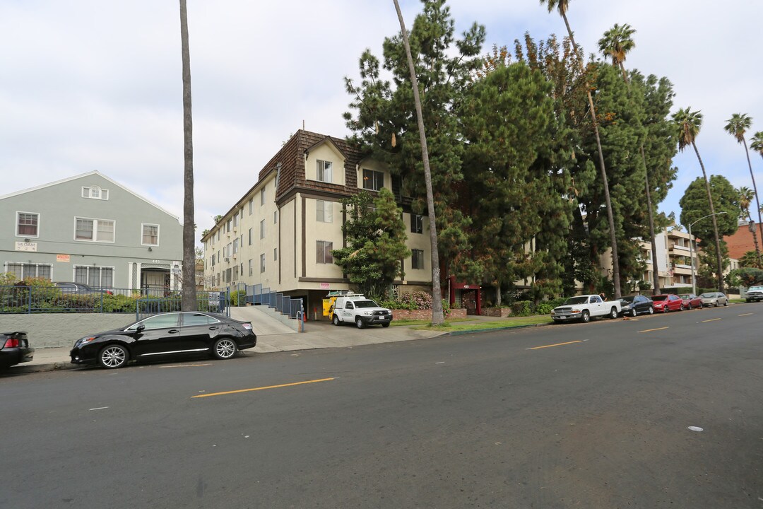 435 S Kenmore Ave in Los Angeles, CA - Foto de edificio