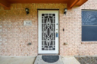 712 Avenue F in Conroe, TX - Building Photo - Building Photo