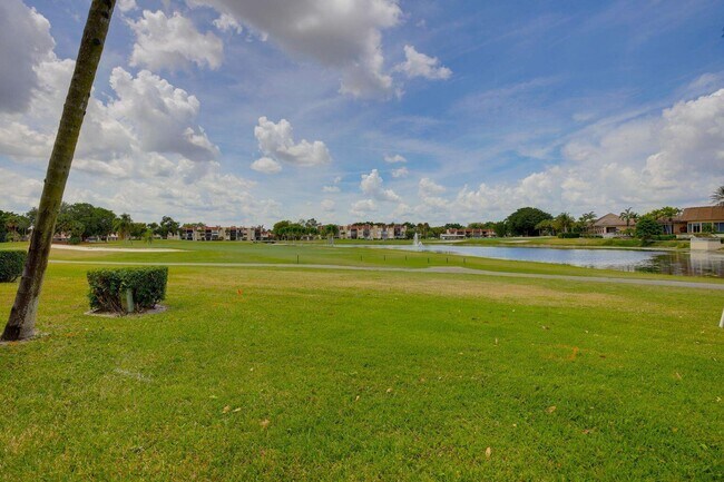 4657 Fountains Dr S in Greenacres, FL - Building Photo - Building Photo