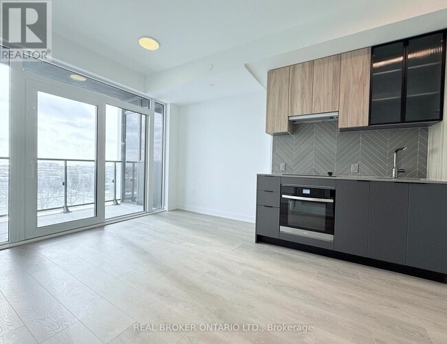 1037 The Queensway in Toronto, ON - Building Photo - Building Photo