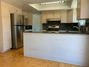 321 Arguello Dr in Burlingame, CA - Building Photo - Building Photo