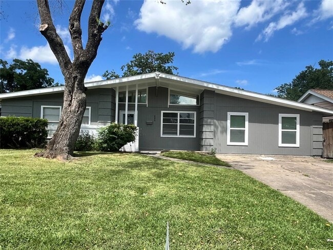 property at 805 N 12th St