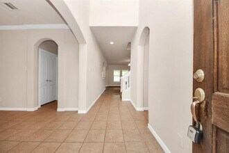 122 Persimmon Dr in Baytown, TX - Building Photo - Building Photo