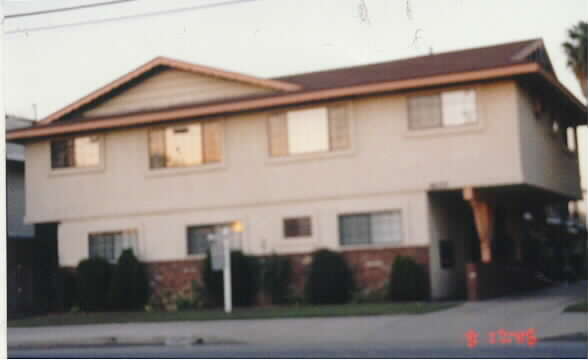 8037 Stewart And Gray Rd in Downey, CA - Building Photo