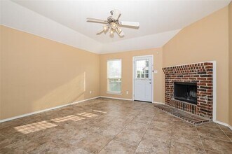 3653 Swallow Dr in Mesquite, TX - Foto de edificio - Building Photo