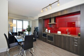 300 Front St W in Toronto, ON - Building Photo - Building Photo