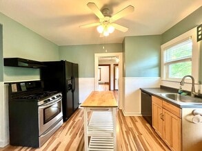 33 Noble St in Westfield, MA - Building Photo - Building Photo