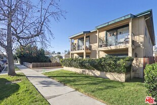 5429 Troost Ave in Los Angeles, CA - Building Photo