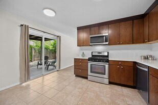 8600 Hathaway Dr in Austin, TX - Building Photo