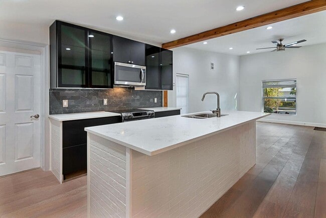 property at 959 SW 18th St