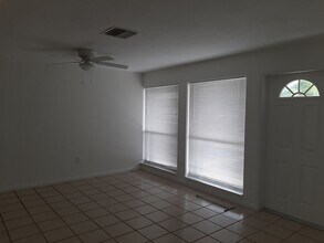 1020 SE 42nd Ln in Cape Coral, FL - Building Photo - Building Photo