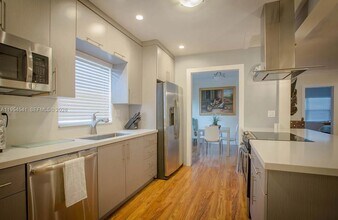 555 NE 71st St in Miami, FL - Building Photo - Building Photo