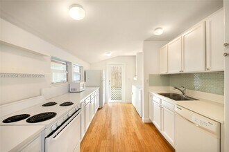 3041 Calusa St in Miami, FL - Building Photo - Building Photo