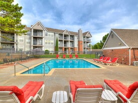 Pinehurst Apartment Homes in Sapulpa, OK - Building Photo