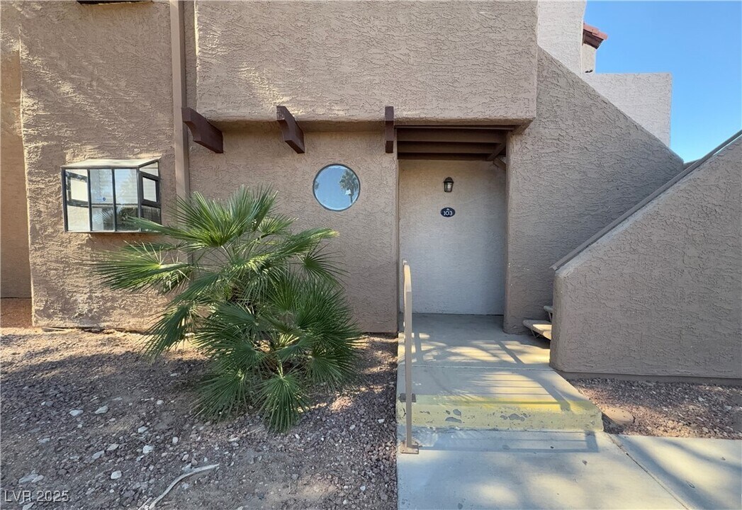 2961 Juniper Hills Blvd in Las Vegas, NV - Building Photo