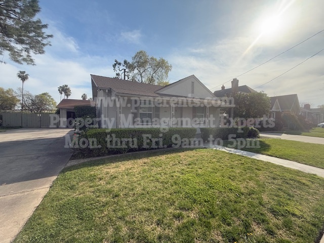 property at 1422 W Flora St