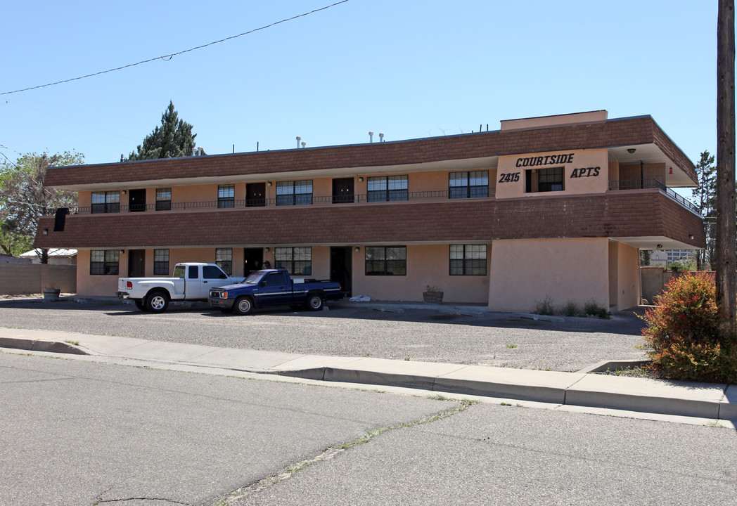 2415 Espanola St NE in Albuquerque, NM - Foto de edificio