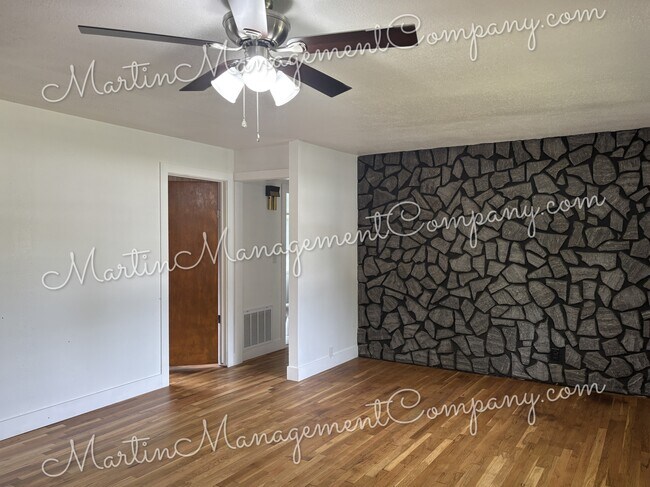2436 W 2nd St in Sedalia, MO - Building Photo - Building Photo