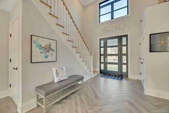 165 Marine Pl in Greenport, NY - Building Photo - Building Photo