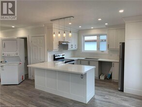 114 Warren Ave in Hamilton, ON - Building Photo - Building Photo