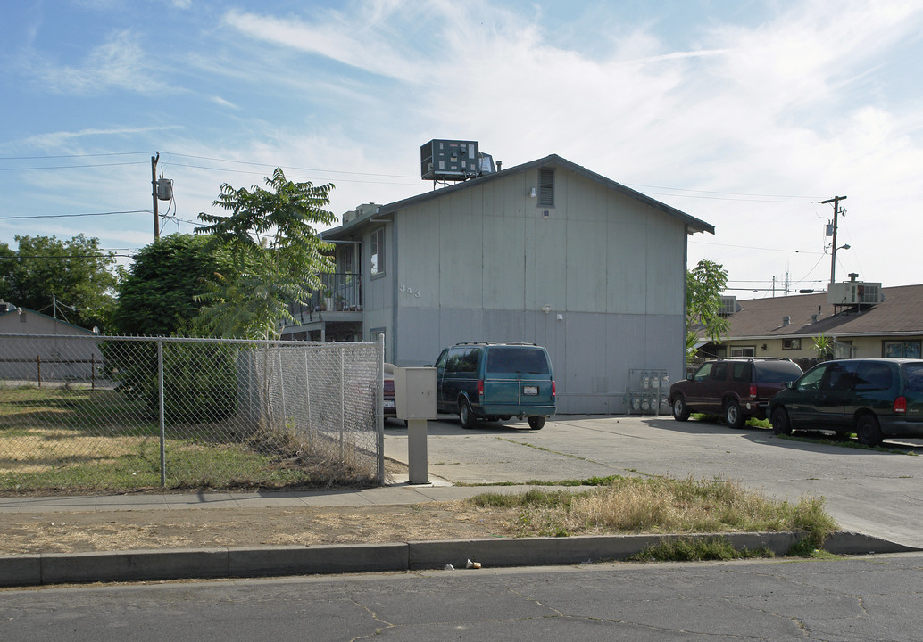 343 12th St in Merced, CA - Foto de edificio