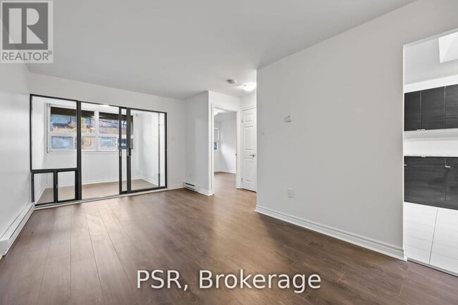 353-353 Queen St W