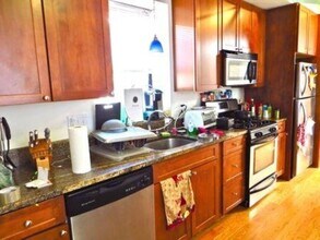 64 Louis Prang St, Unit 3 in Boston, MA - Foto de edificio - Building Photo