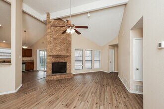 406 Kalmia Dr in Arlington, TX - Building Photo - Building Photo