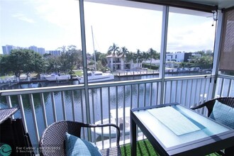 465 Paradise Isle Blvd in Hallandale Beach, FL - Building Photo - Building Photo