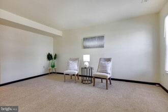 557 W Diamond Ave in Gaithersburg, MD - Building Photo - Building Photo