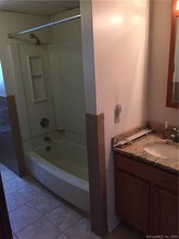 872 State St-Unit -D in New Haven, CT - Building Photo - Building Photo