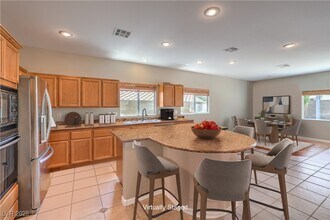 11135 River Hills Ln in Las Vegas, NV - Foto de edificio - Building Photo