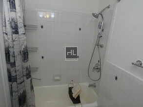 211 E 88th St in New York, NY - Building Photo - Building Photo