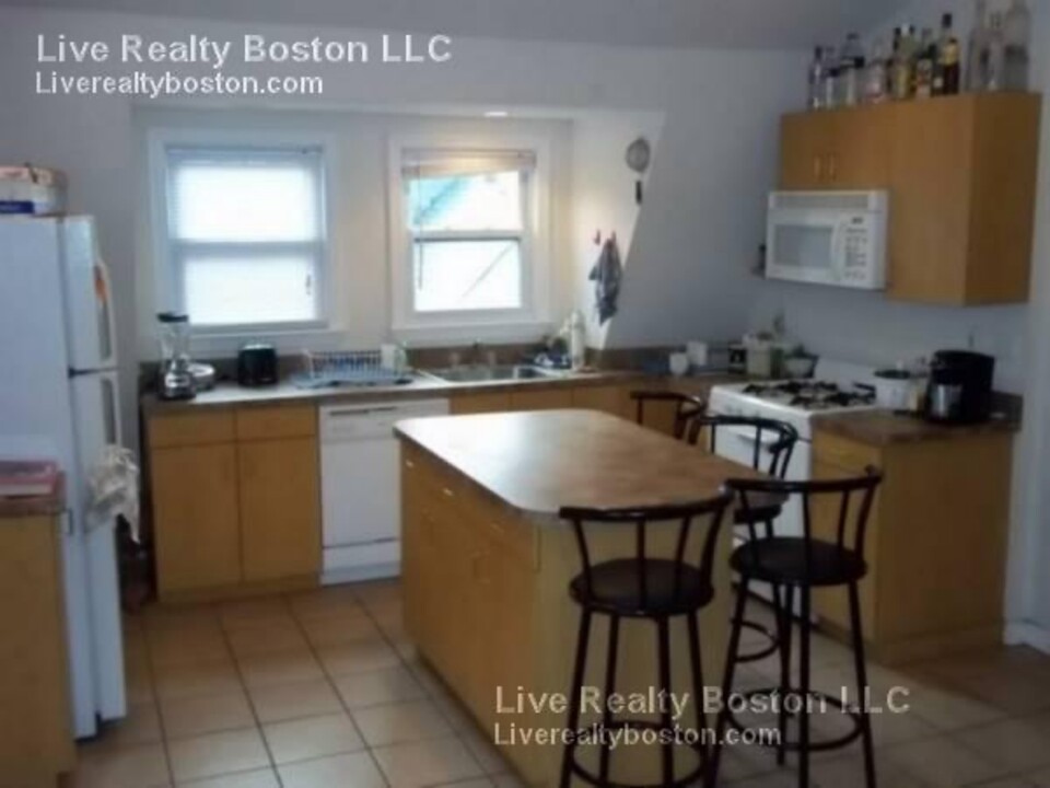 15 Farrington Ave, Unit #1 in Boston, MA - Building Photo