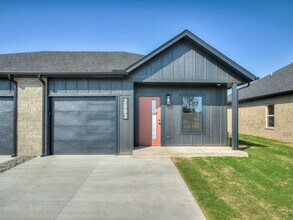2912 Treight Creek Ln in Midwest City, OK - Building Photo - Building Photo