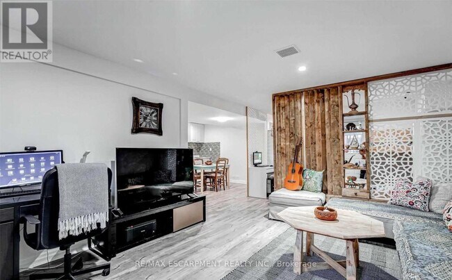 5481 Wilderness Trail in Mississauga, ON - Building Photo - Building Photo