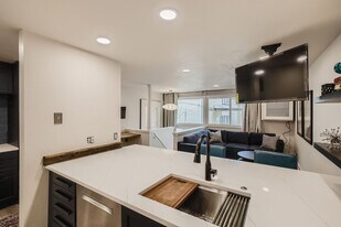 1842 Canyon Blvd in Boulder, CO - Building Photo