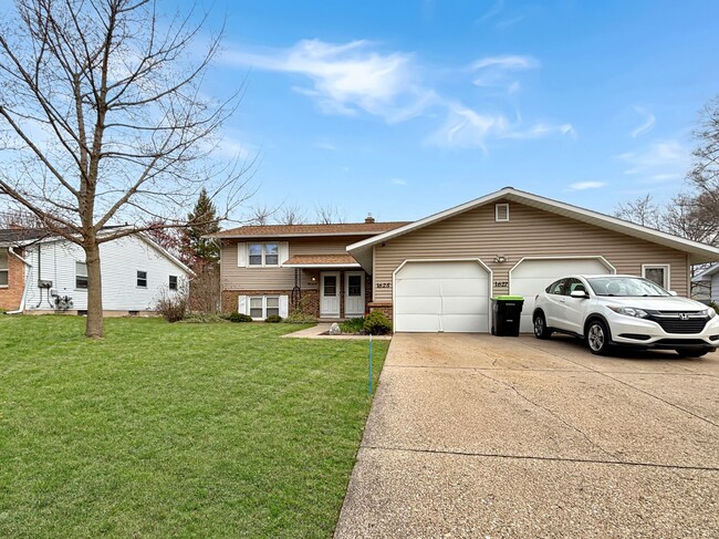 property at 1625-1627 32nd St SW
